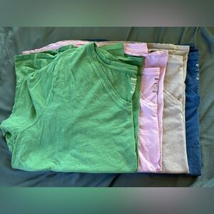Lot of 4 women’s Short-Sleeve V-Neck Tee Size 4X